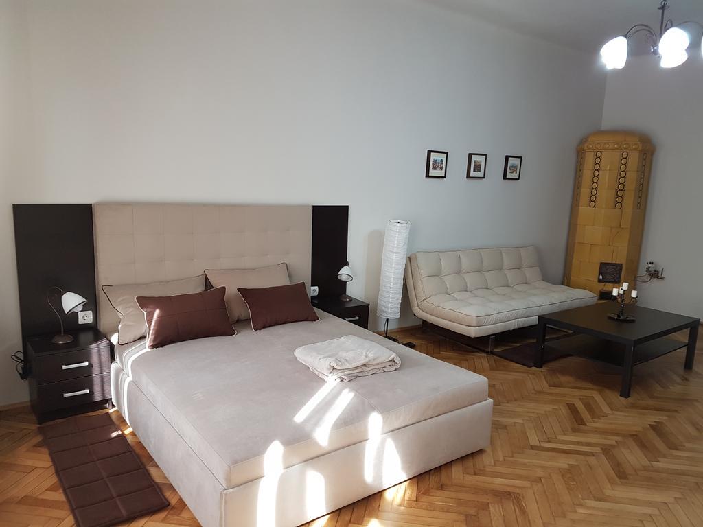 Chic Studio Brasov Apartment Luaran gambar