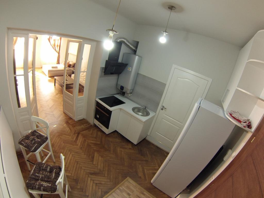 Chic Studio Brasov Apartment Luaran gambar