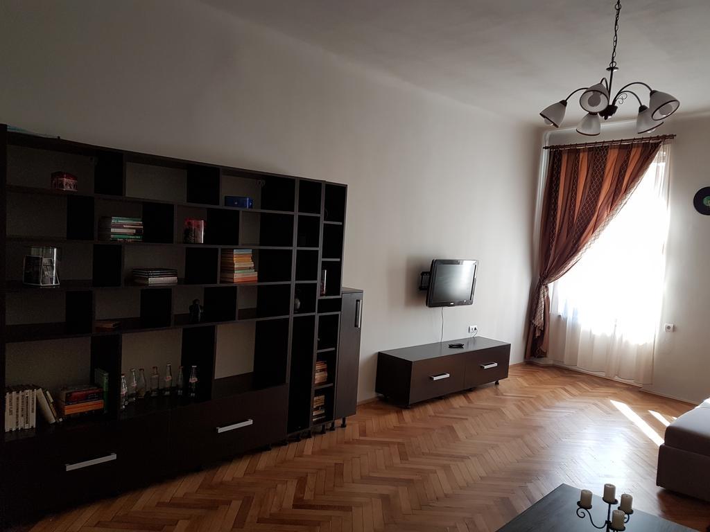 Chic Studio Brasov Apartment Luaran gambar